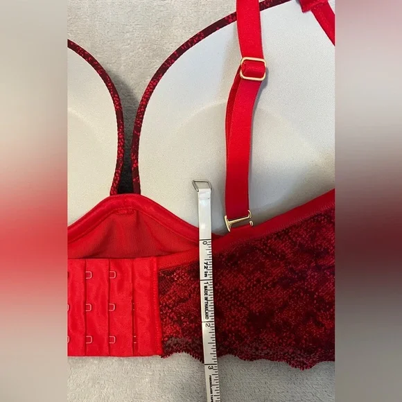 Leonisa Chic, comfortable and sexy red strapless bra - Picture 10 of 12